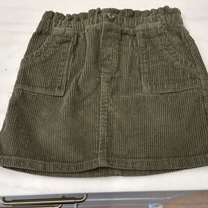 Old Navy size 3T green corduroy skirt.  New with tag